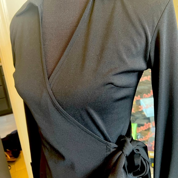 Classic Sexy Diane Von Furstenberg inspired collared wrap dress. Express 3/4 - Picture 2 of 5